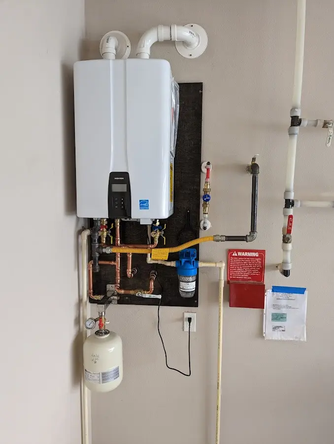 Professional plumber installing copper piping in a Valley Grande home